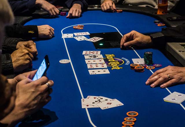 Количество игроков в покер онлайн ставки на конный спорт